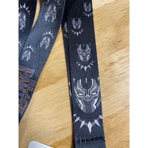 Marvel Black Panther Lanyard with ID Holder & Keychain - Picture 2 of 4